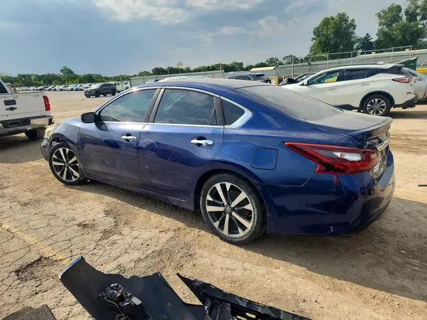 1N4AL3AP8HC495377 2017 NISSAN ALTIMA - Image 2