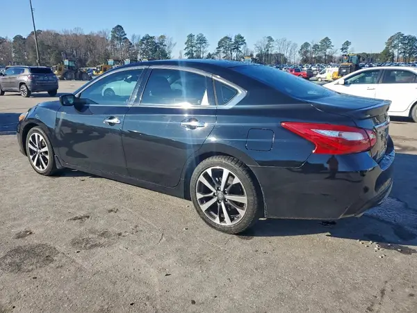 1N4AL3AP8HN318011 2017 NISSAN ALTIMA - Image 2