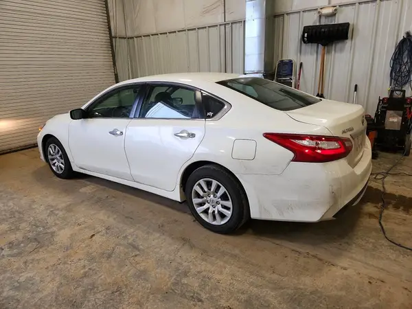 1N4AL3AP8HN333396 2017 NISSAN ALTIMA - Image 2