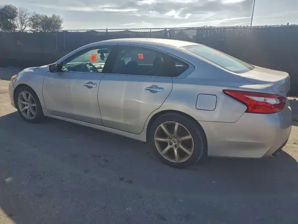 1N4AL3AP8HN348013 2017 NISSAN ALTIMA - Image 2
