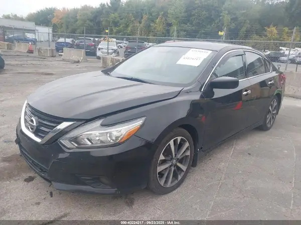 1N4AL3AP8HN360520 2017 NISSAN ALTIMA - Image 2