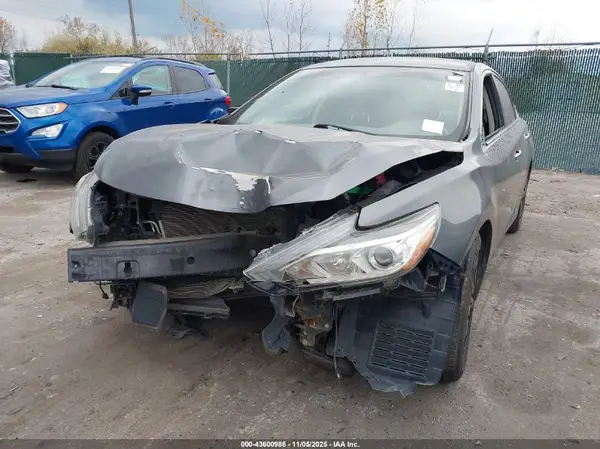 1N4AL3AP8JC105710 2018 NISSAN ALTIMA - Image 2