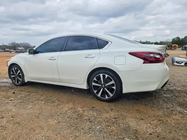 1N4AL3AP8JC109806 2018 NISSAN ALTIMA - Image 2