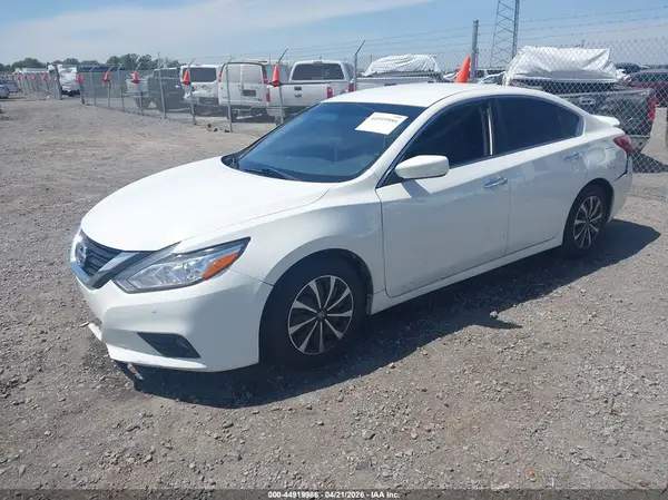 1N4AL3AP8JC111572 2018 NISSAN ALTIMA - Image 2