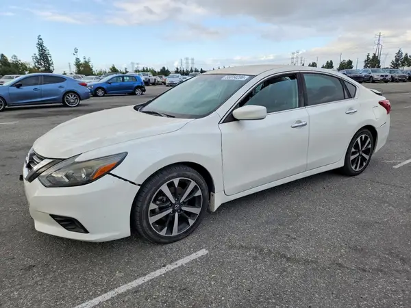 1N4AL3AP8JC116660 2018 NISSAN ALTIMA - Image 1