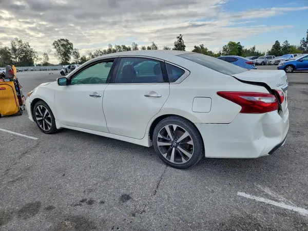 1N4AL3AP8JC116660 2018 NISSAN ALTIMA - Image 2