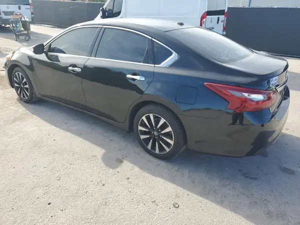 1N4AL3AP8JC121583 2018 NISSAN ALTIMA - Image 2