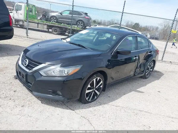 1N4AL3AP8JC125858 2018 NISSAN ALTIMA - Image 2