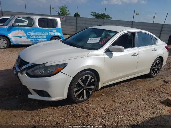 1N4AL3AP8JC128632 2018 NISSAN ALTIMA - Image 2