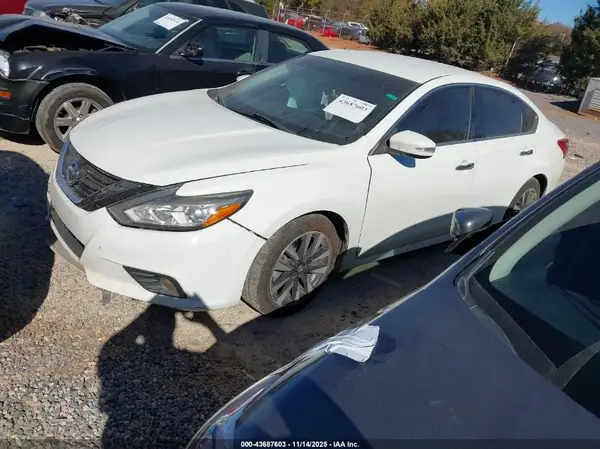 1N4AL3AP8JC130543 2018 NISSAN ALTIMA - Image 2