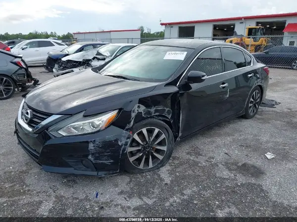 1N4AL3AP8JC135323 2018 NISSAN ALTIMA - Image 2