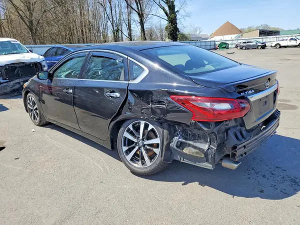 1N4AL3AP8JC135631 2018 NISSAN ALTIMA - Image 2