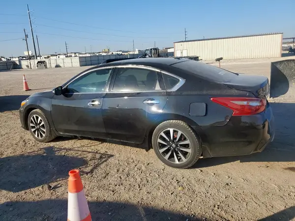 1N4AL3AP8JC135824 2018 NISSAN ALTIMA - Image 2
