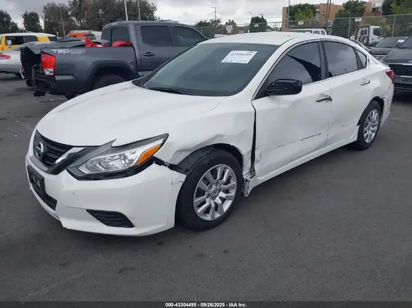 1N4AL3AP8JC136357 2018 NISSAN ALTIMA - Image 2