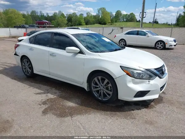 1N4AL3AP8JC140487 2018 NISSAN ALTIMA - Image 1