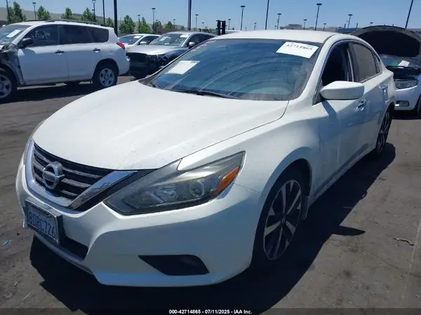 1N4AL3AP8JC149867 2018 NISSAN ALTIMA - Image 2