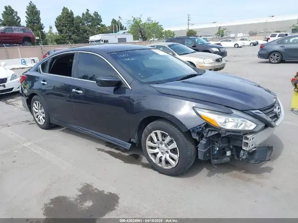 1N4AL3AP8JC154602 2018 NISSAN ALTIMA - Image 1