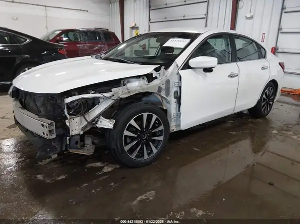 1N4AL3AP8JC155653 2018 NISSAN ALTIMA - Image 2