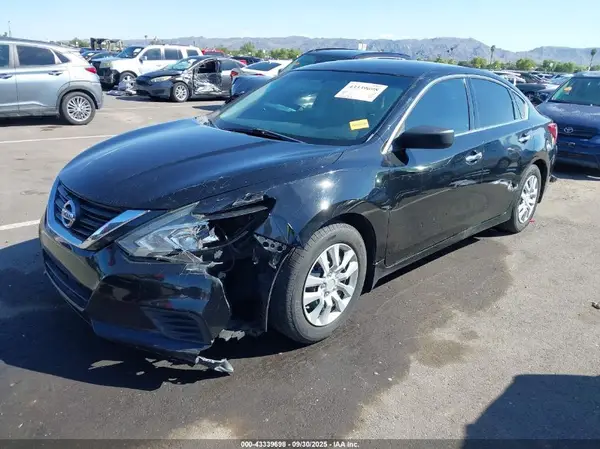 1N4AL3AP8JC157094 2018 NISSAN ALTIMA - Image 2
