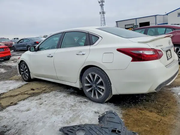 1N4AL3AP8JC159704 2018 NISSAN ALTIMA - Image 2