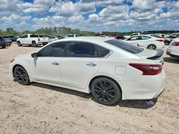 1N4AL3AP8JC159721 2018 NISSAN ALTIMA - Image 2