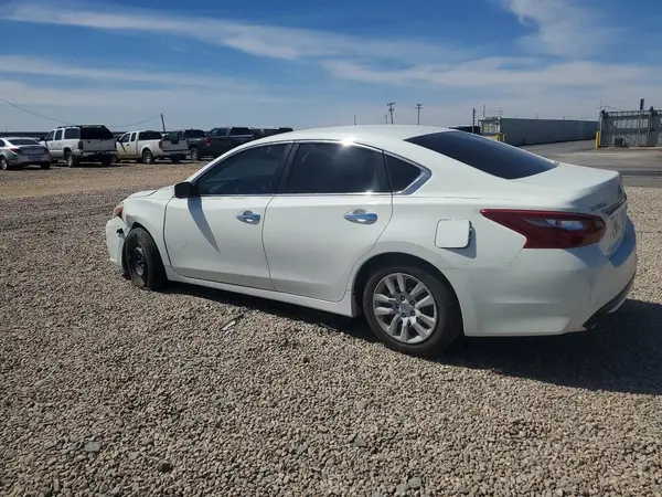 1N4AL3AP8JC165275 2018 NISSAN ALTIMA - Image 2