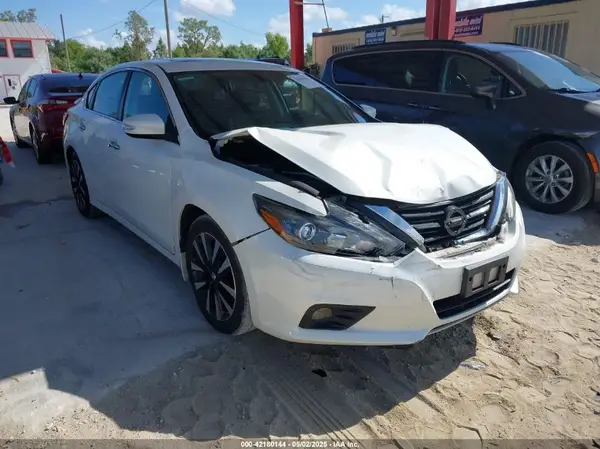 1N4AL3AP8JC176809 2018 NISSAN ALTIMA - Image 1