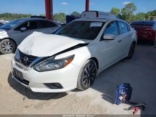 1N4AL3AP8JC176809 2018 NISSAN ALTIMA - Image 2