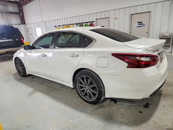 1N4AL3AP8JC180987 2018 NISSAN ALTIMA - Image 2
