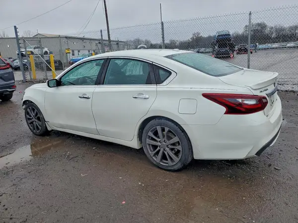 1N4AL3AP8JC184683 2018 NISSAN ALTIMA - Image 2