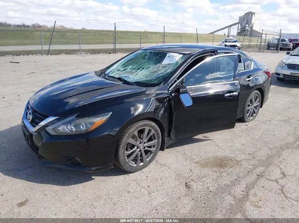 1N4AL3AP8JC185557 2018 NISSAN ALTIMA - Image 2
