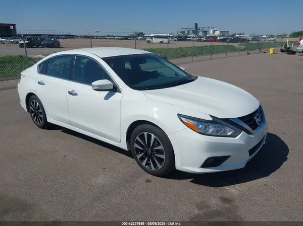 1N4AL3AP8JC186787 2018 NISSAN ALTIMA - Image 1