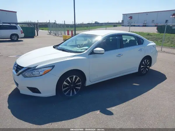1N4AL3AP8JC186787 2018 NISSAN ALTIMA - Image 2
