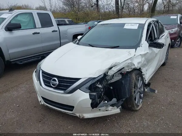 1N4AL3AP8JC188765 2018 NISSAN ALTIMA - Image 2