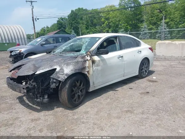 1N4AL3AP8JC194453 2018 NISSAN ALTIMA - Image 2