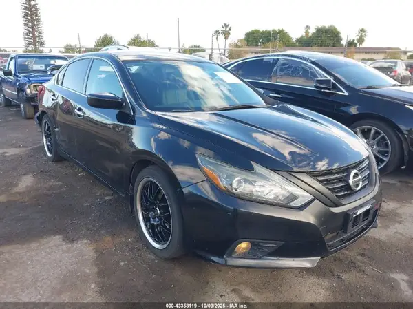 1N4AL3AP8JC195473 2018 NISSAN ALTIMA - Image 1