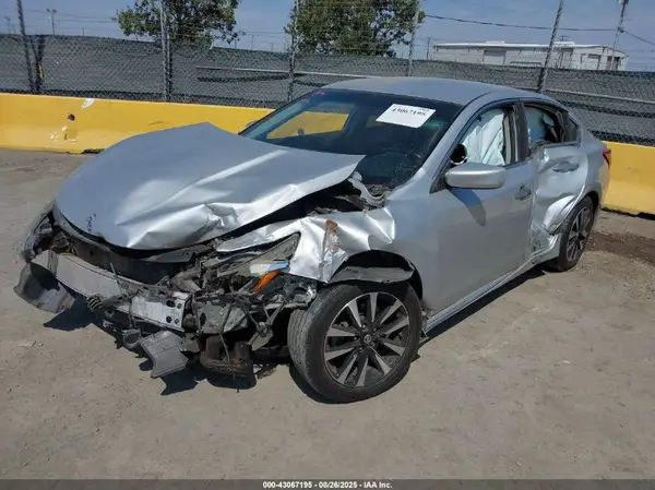 1N4AL3AP8JC196557 2018 NISSAN ALTIMA - Image 2
