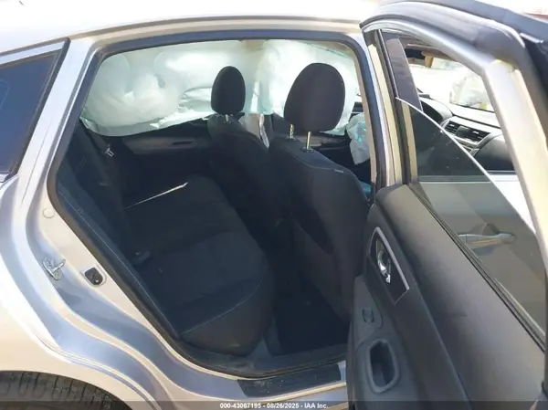 1N4AL3AP8JC196557 2018 NISSAN ALTIMA - Image 8