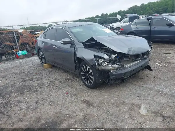 1N4AL3AP8JC204592 2018 NISSAN ALTIMA - Image 1