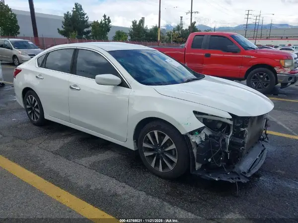 1N4AL3AP8JC205466 2018 NISSAN ALTIMA - Image 1