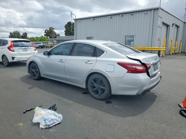 1N4AL3AP8JC209162 2018 NISSAN ALTIMA - Image 2