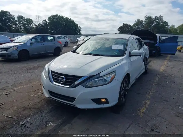 1N4AL3AP8JC210537 2018 NISSAN ALTIMA - Image 2