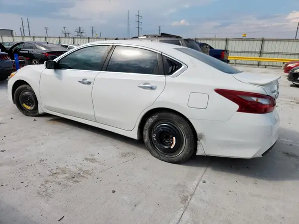 1N4AL3AP8JC211140 2018 NISSAN ALTIMA - Image 2