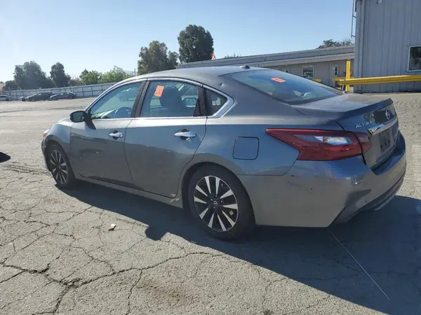 1N4AL3AP8JC212157 2018 NISSAN ALTIMA - Image 2