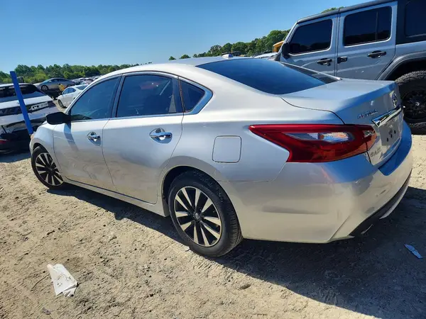 1N4AL3AP8JC212563 2018 NISSAN ALTIMA - Image 2