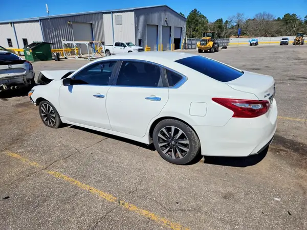 1N4AL3AP8JC214958 2018 NISSAN ALTIMA - Image 2