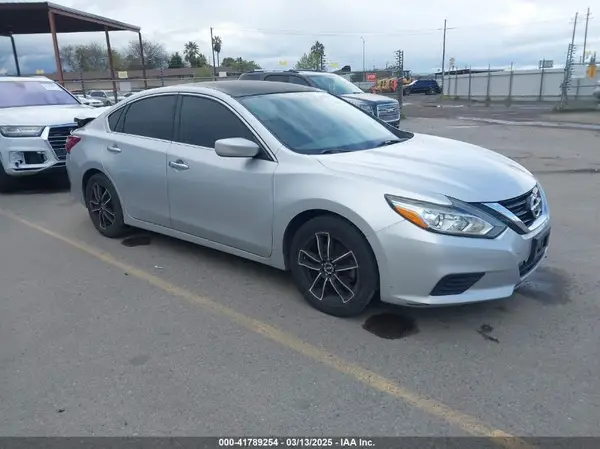1N4AL3AP8JC216628 2018 NISSAN ALTIMA - Image 1
