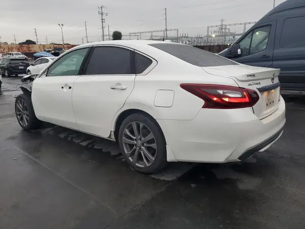 1N4AL3AP8JC219111 2018 NISSAN ALTIMA - Image 2