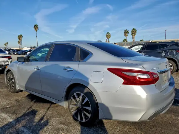 1N4AL3AP8JC223952 2018 NISSAN ALTIMA - Image 2