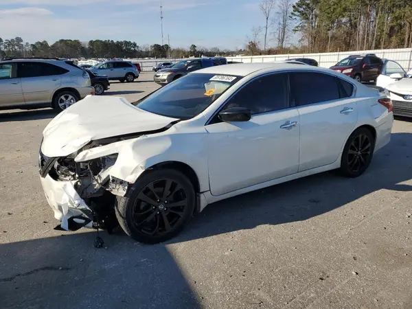 1N4AL3AP8JC225927 2018 NISSAN ALTIMA - Image 1